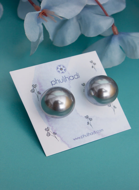 Small Pearl Stud