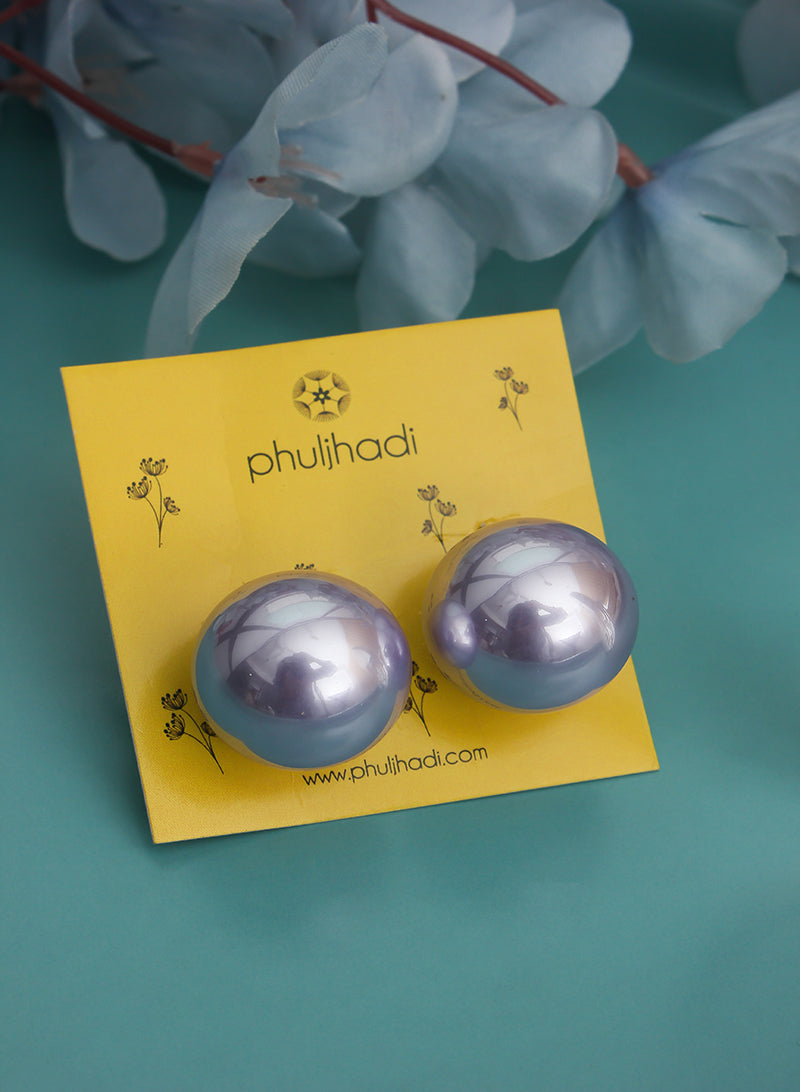 Medium Pearl Stud