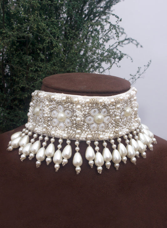 Olivia White Choker
