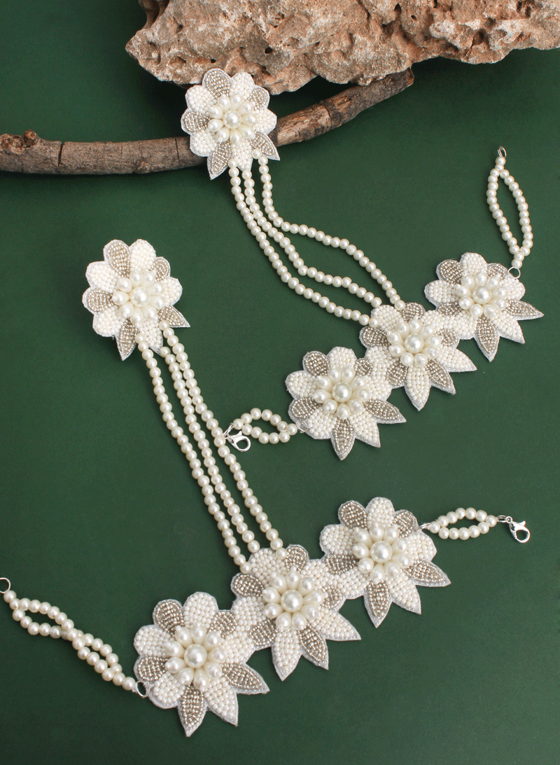 White Meera Haathphool