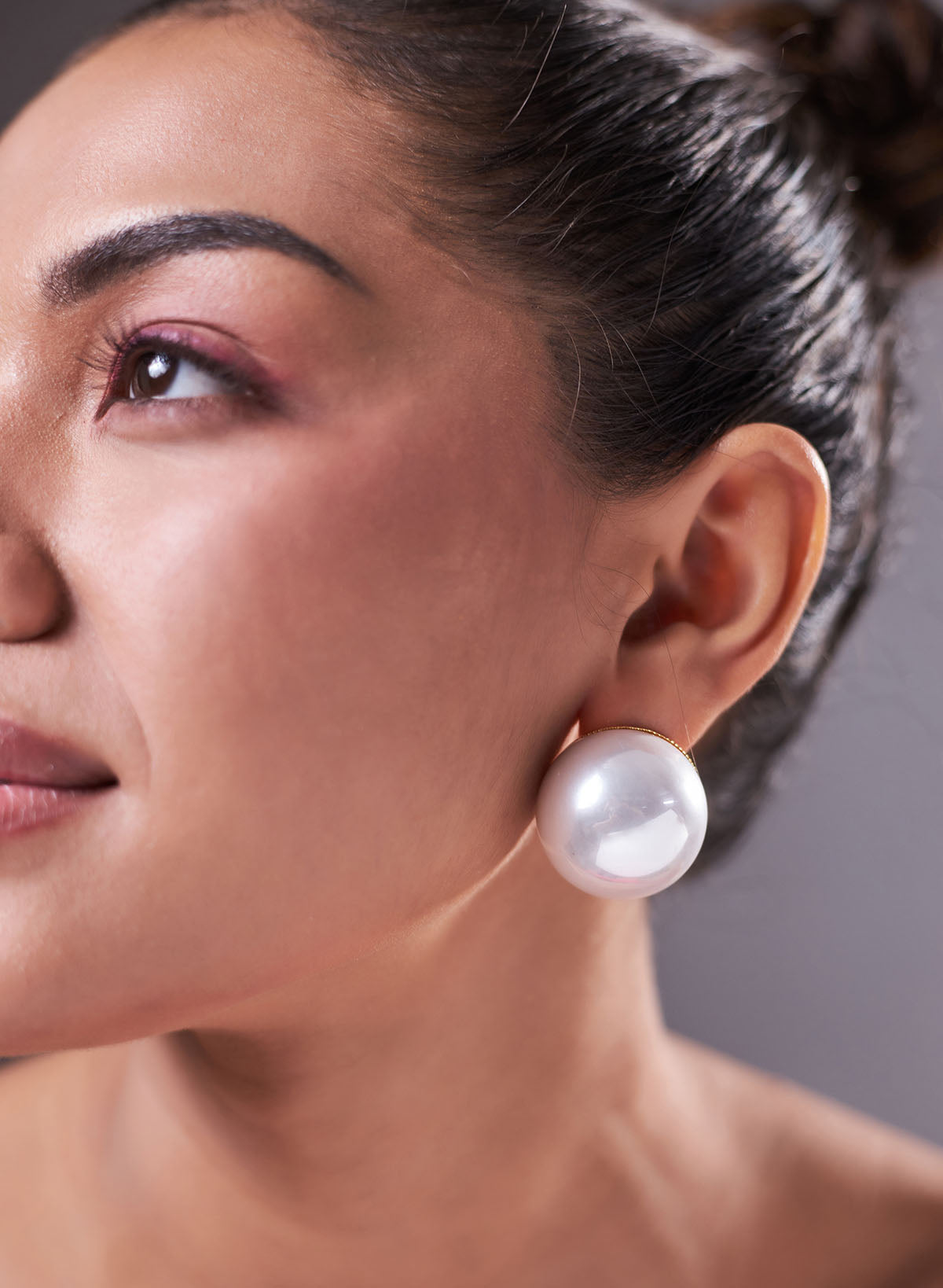Oversize pearl studs-30mm