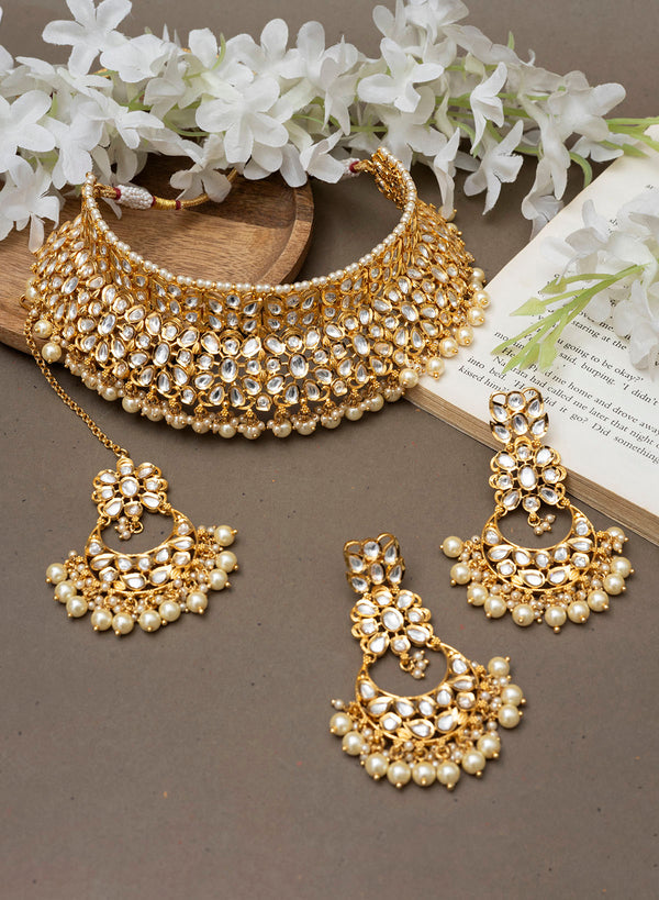 Aadhrika Kundan Necklace set with Maangtikka