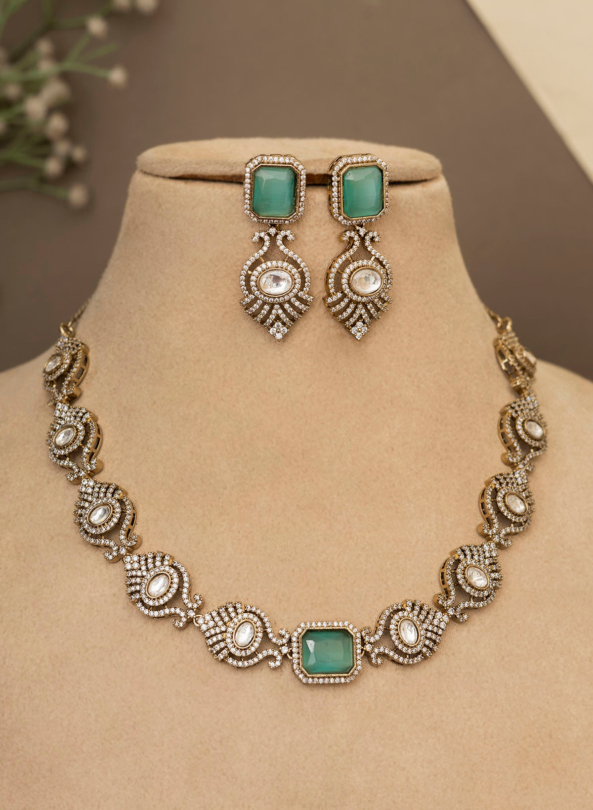 Vamisha Necklace Set