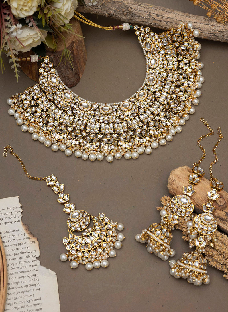 Shrunika Necklace set with Maangtikka