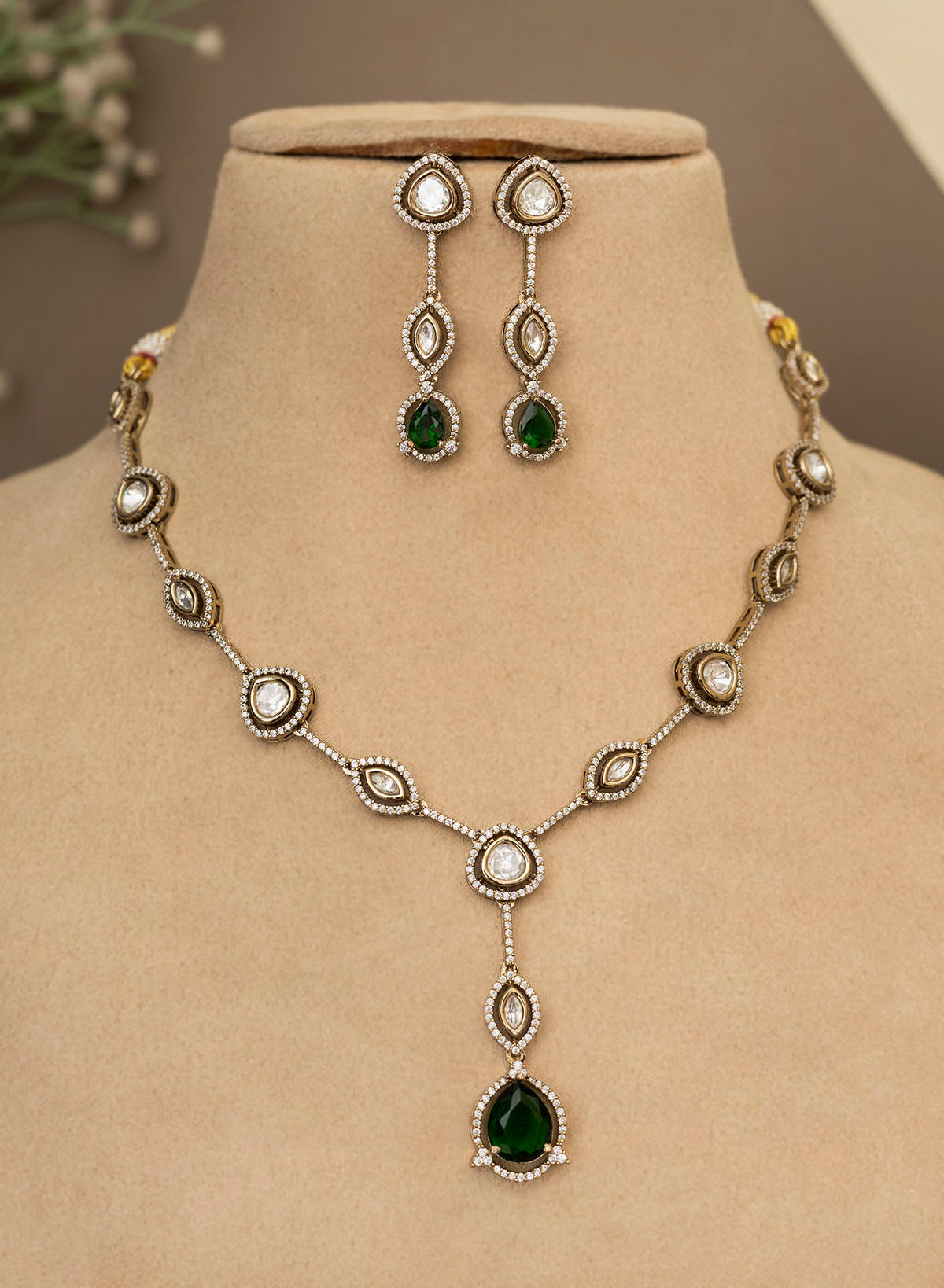 Abhiti Necklace Set