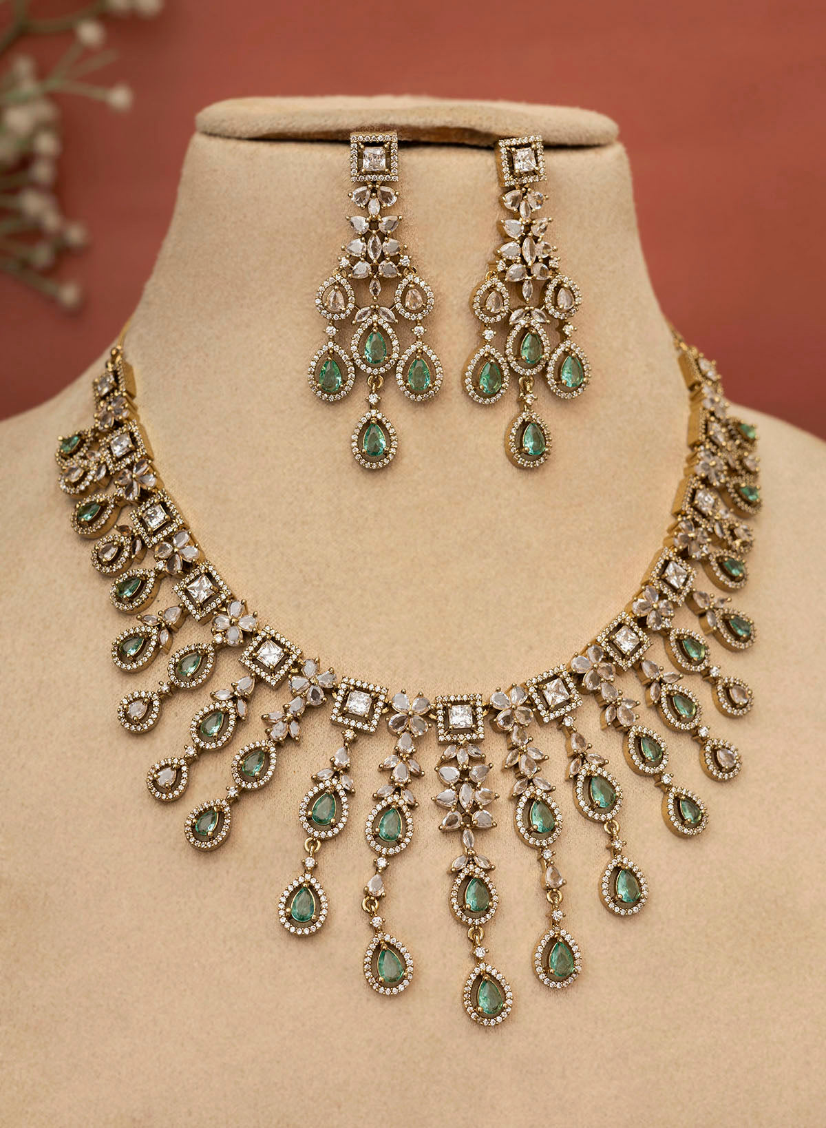 Shaina Necklace Set