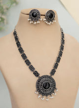 Dayita necklace set