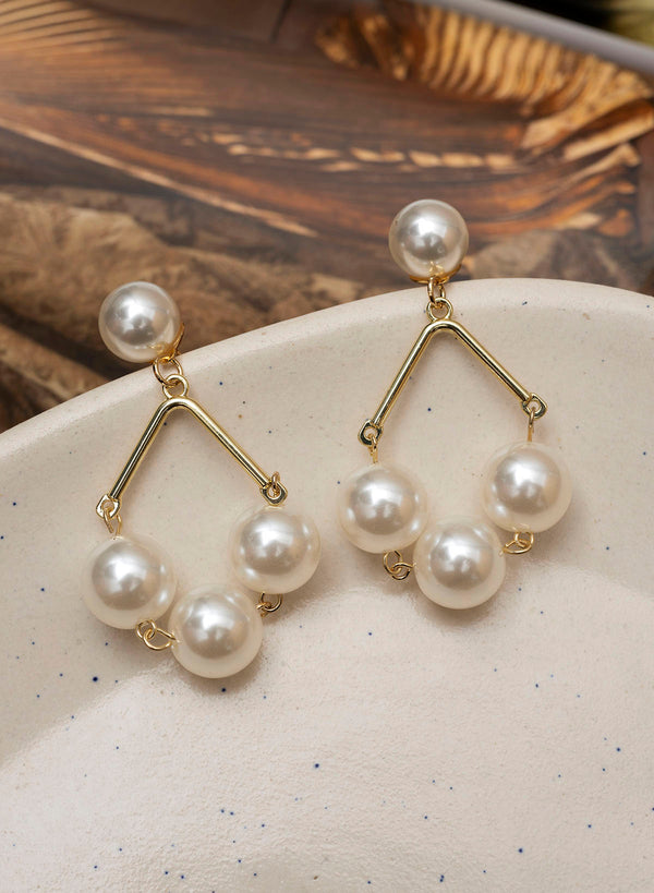 Vrushaa Pearl Earrings