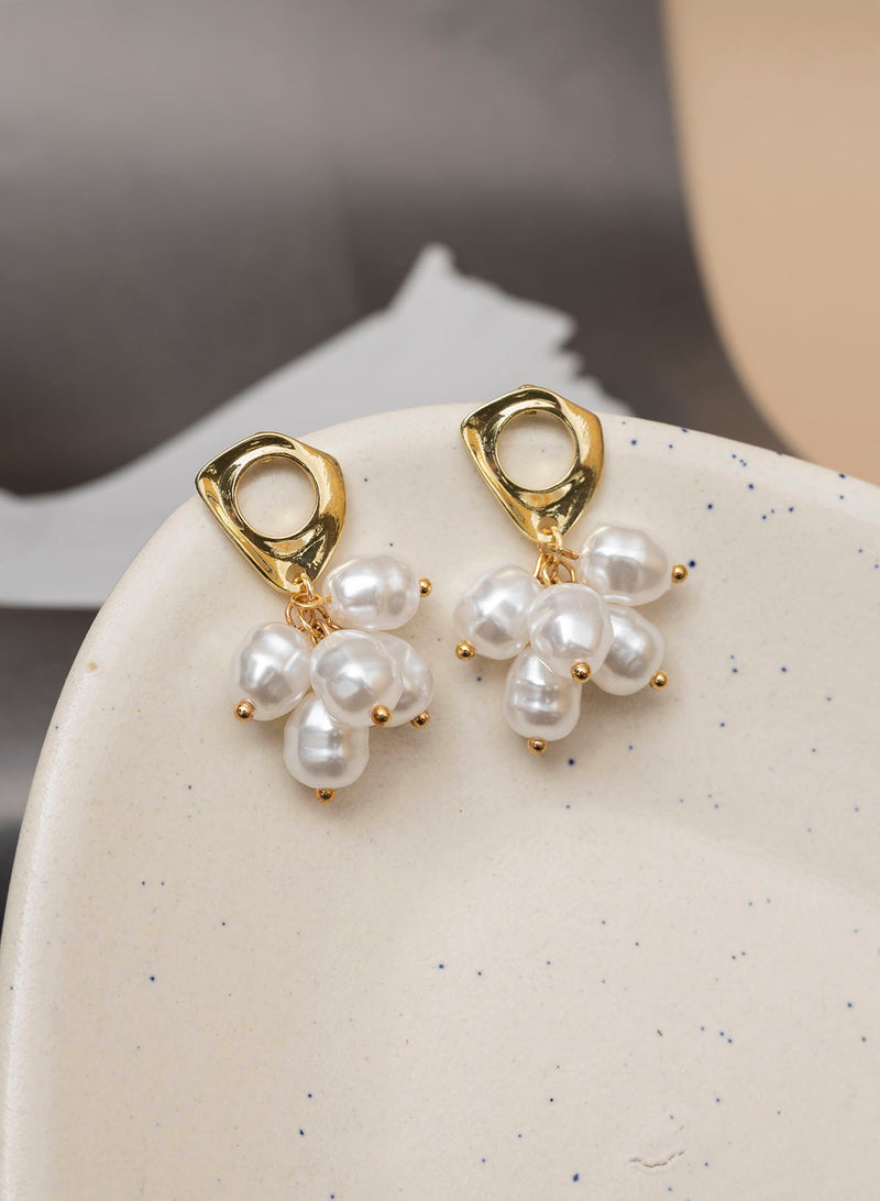 Netri Pearl Earrings