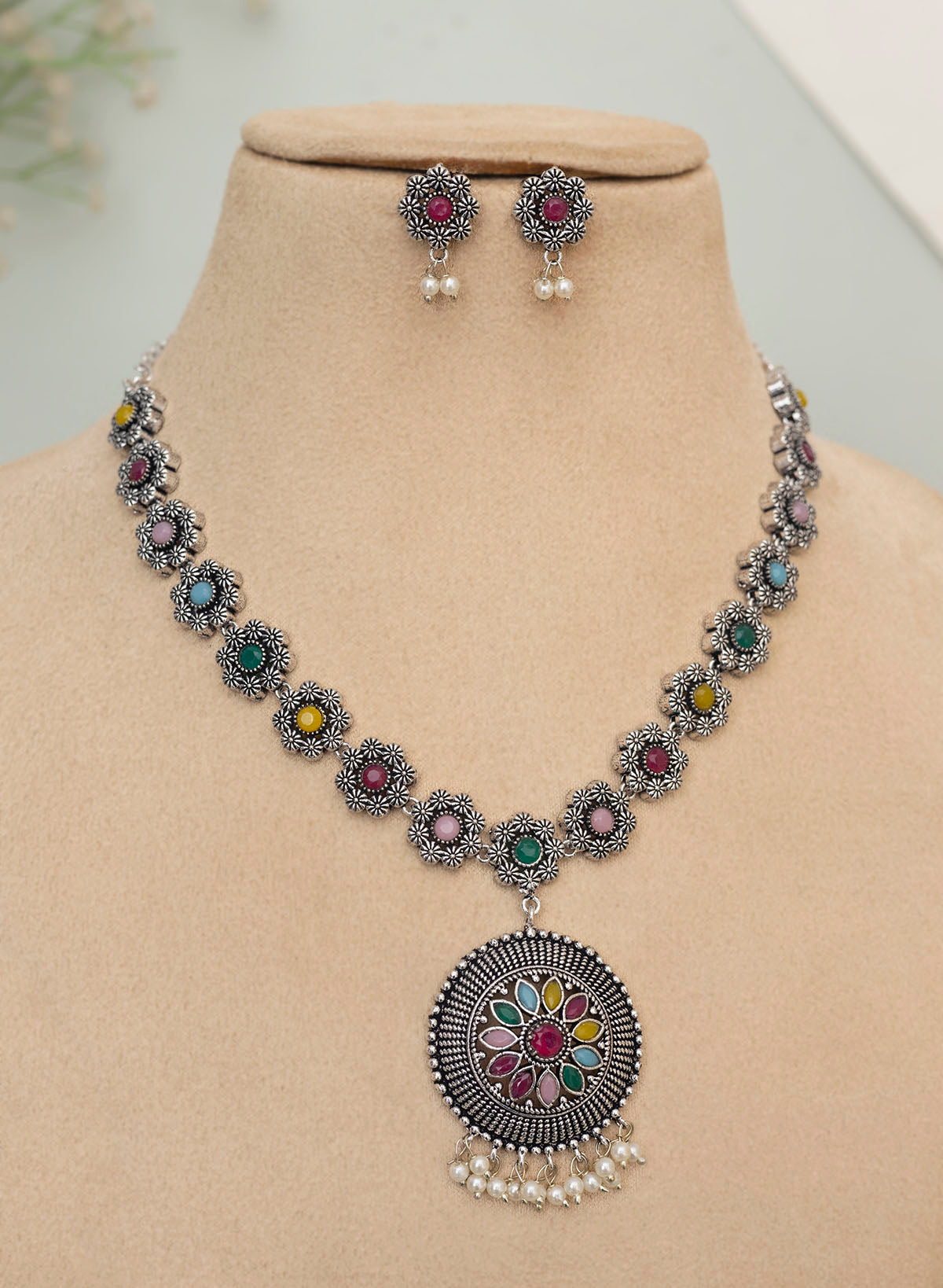 Omisha necklace set