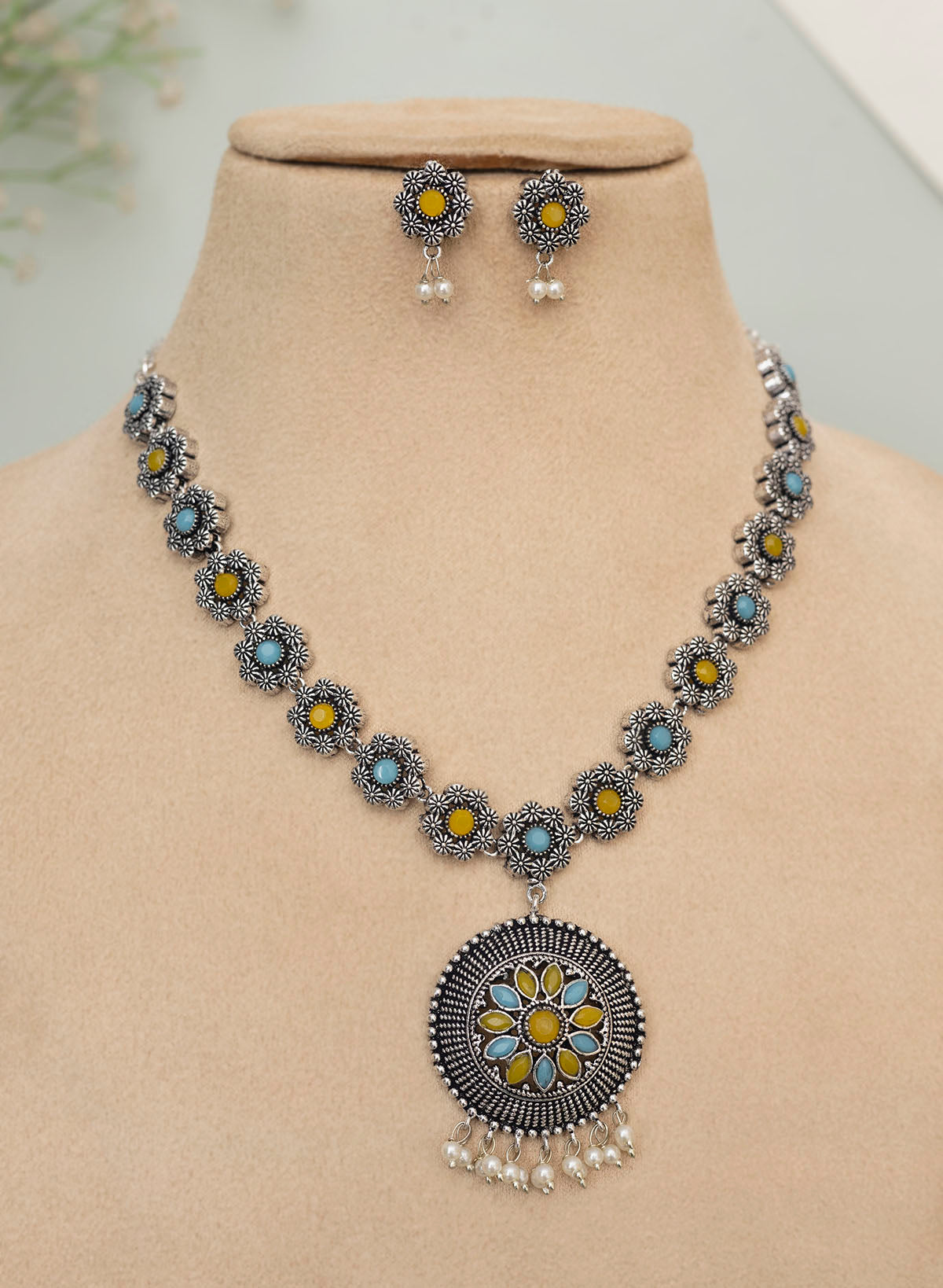 Omisha necklace set