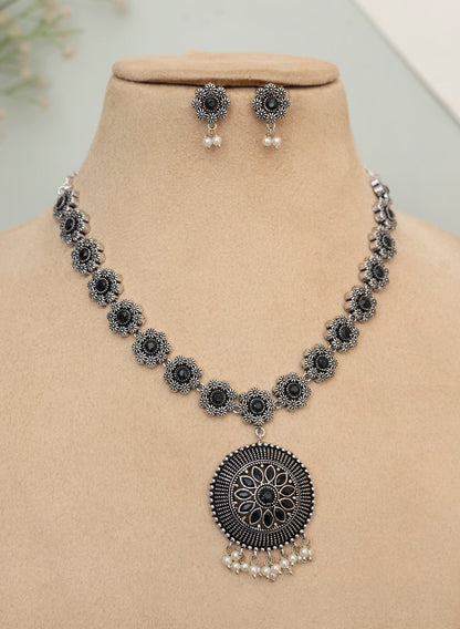 Omisha necklace set