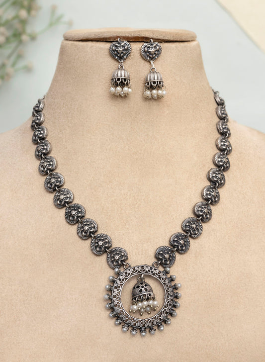 Vrishti Necklace Set