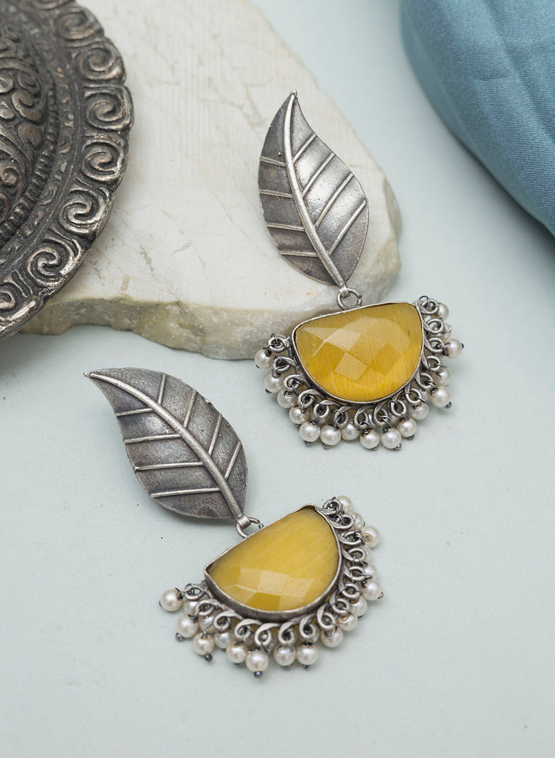 Dharaa Leaf Earrings