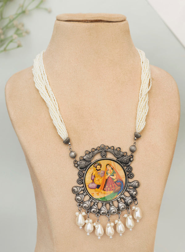 Varenya printed necklace
