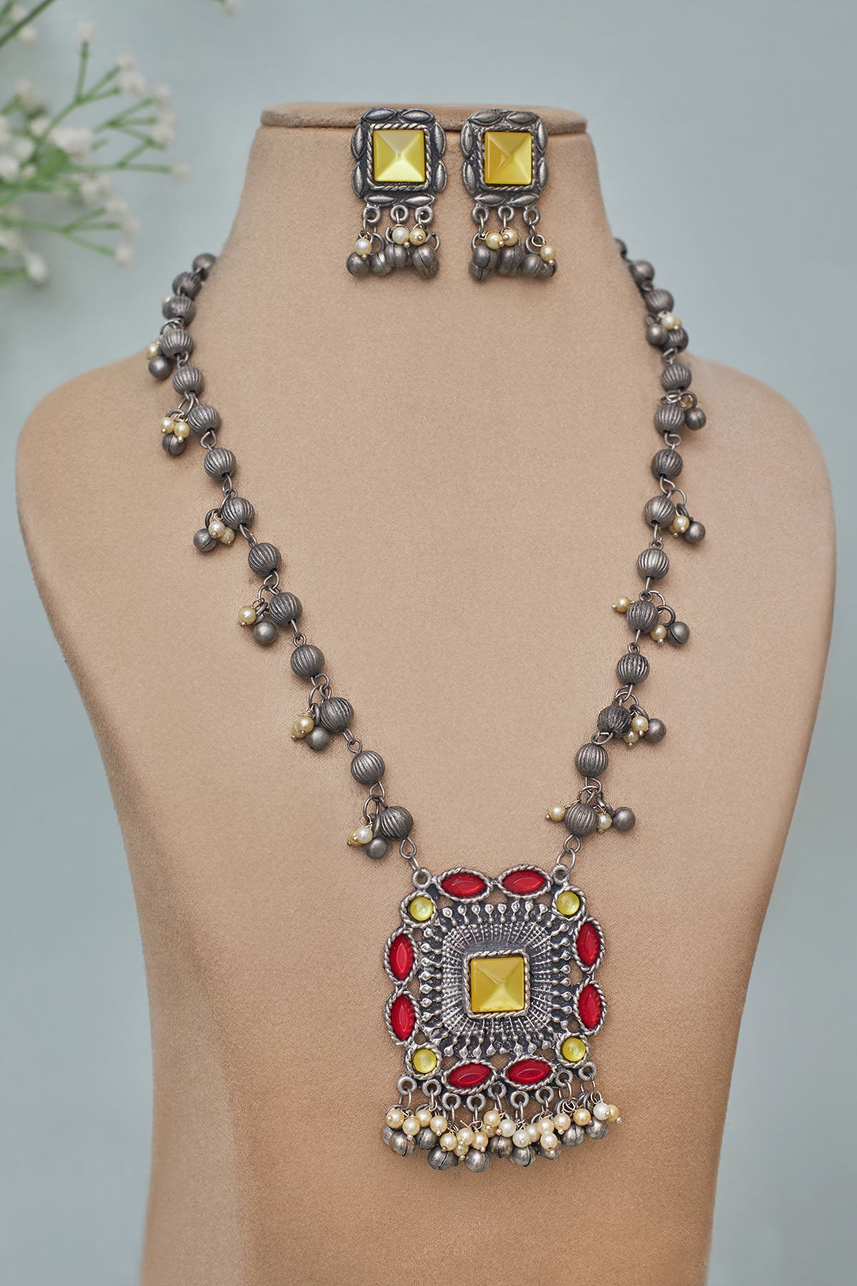 Vriti stone necklace set