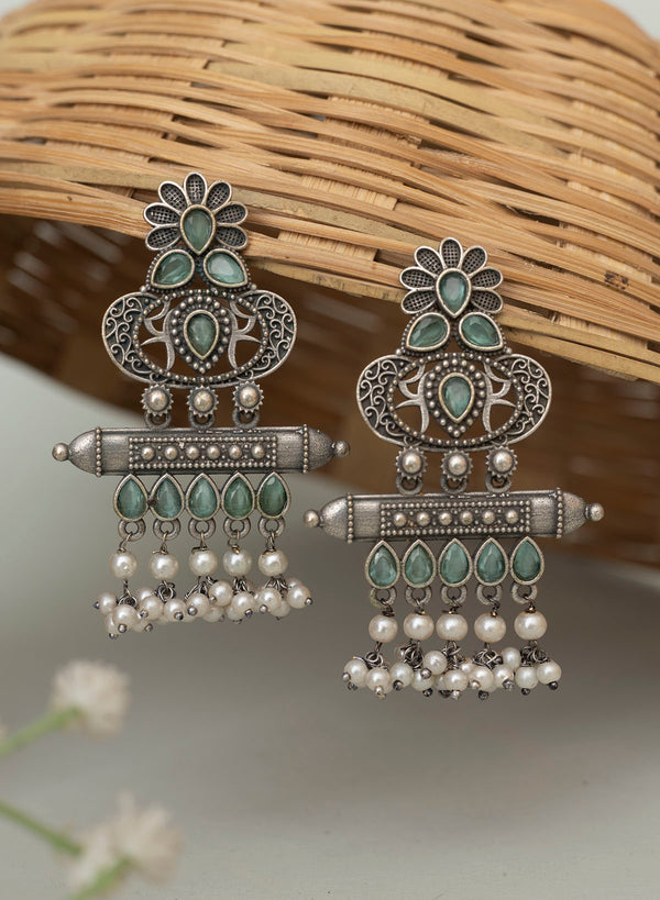 Devahuti pearl earrings