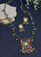 Vriti stone necklace set
