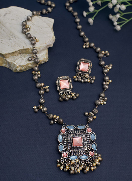 Vriti stone necklace set
