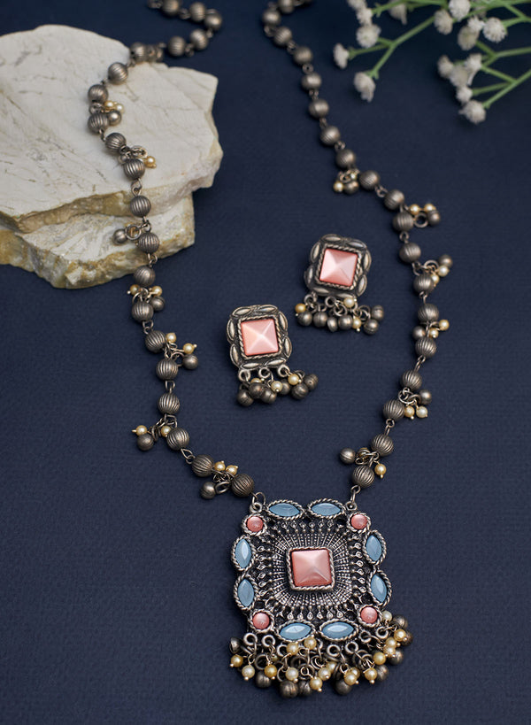 Vriti stone necklace set
