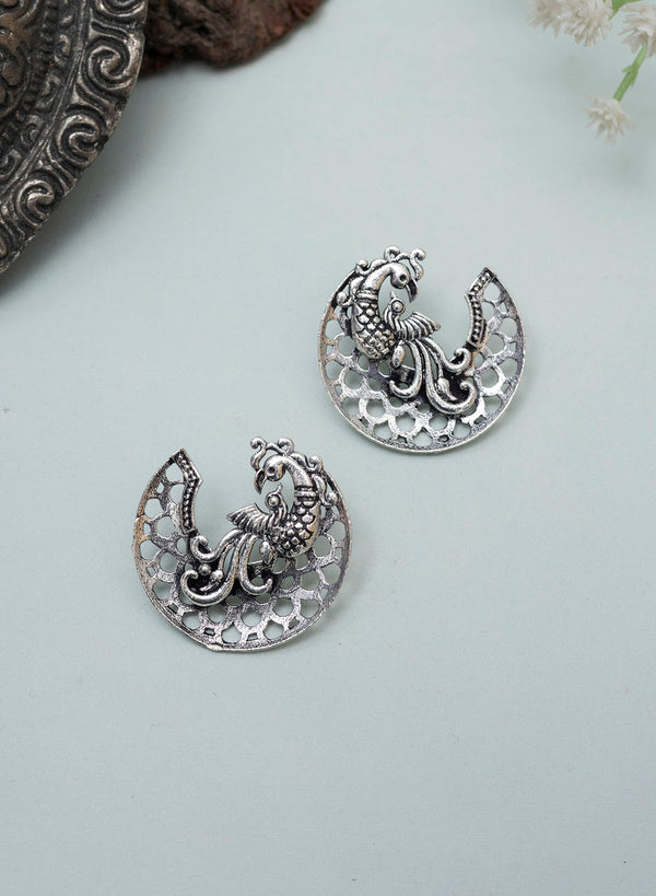 Iryaa stud earrings