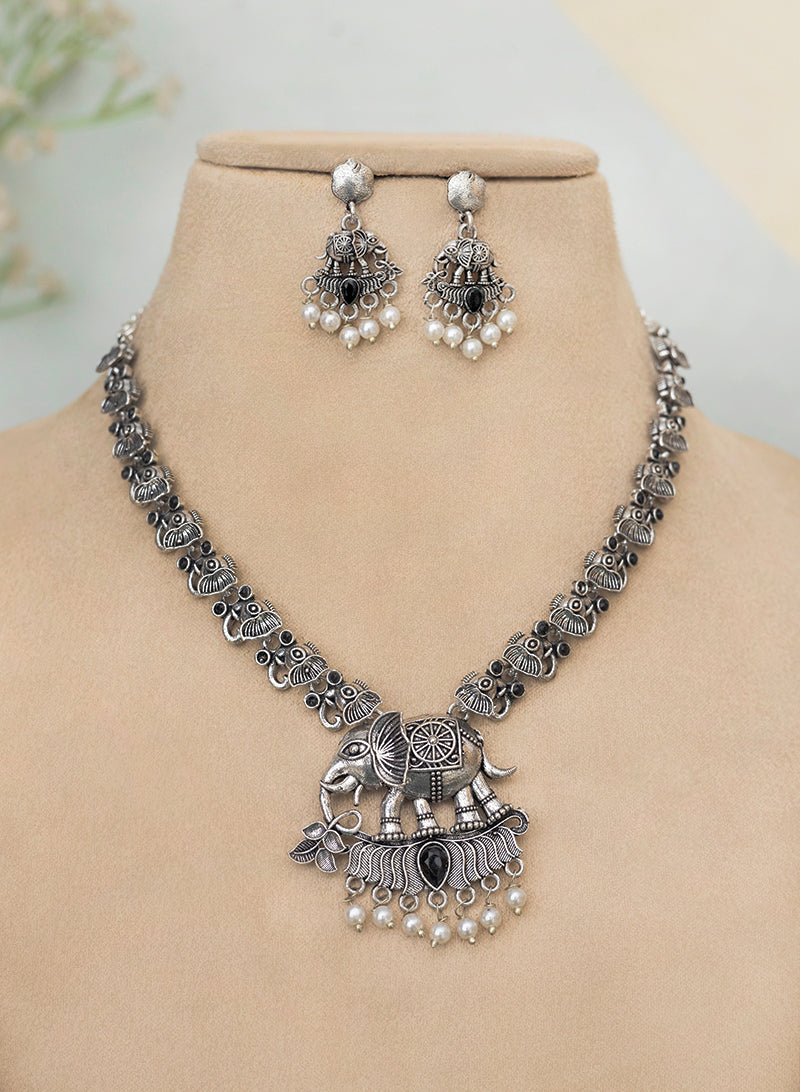 Vanika Necklace set