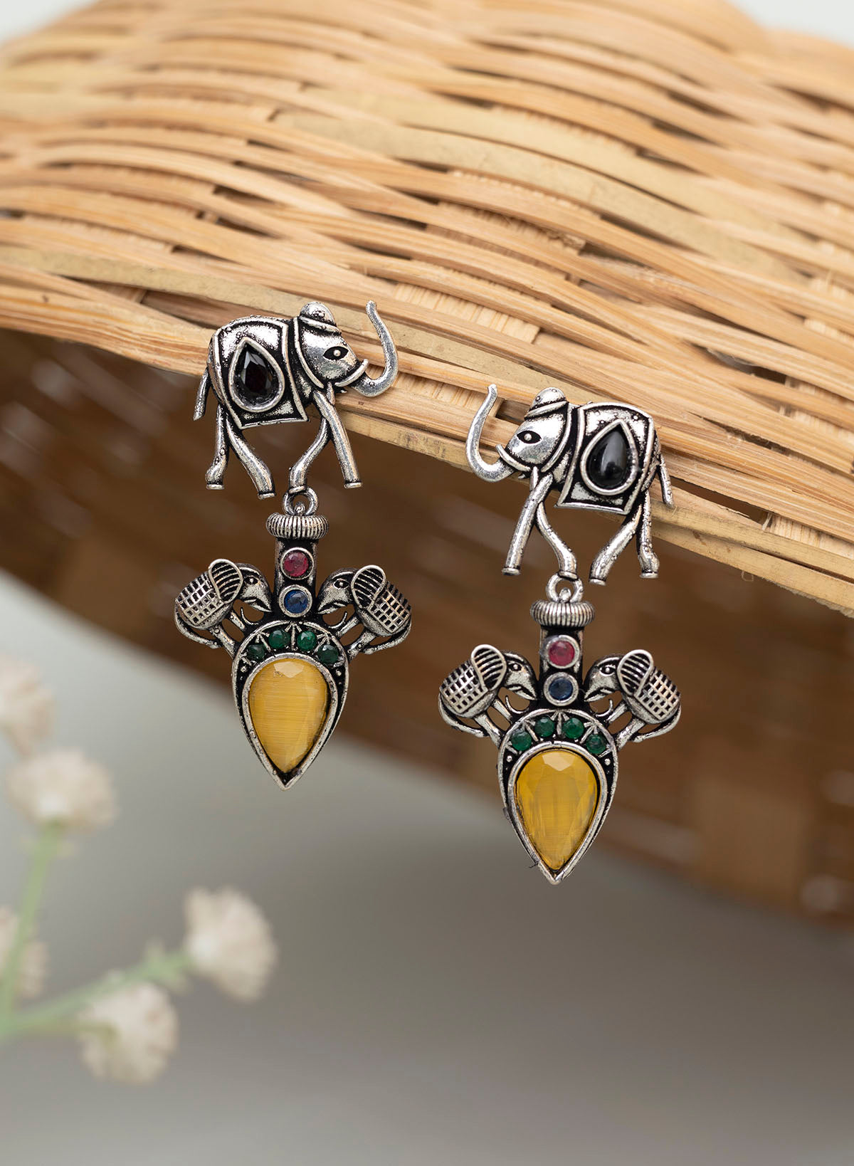 Nivi elephant earring