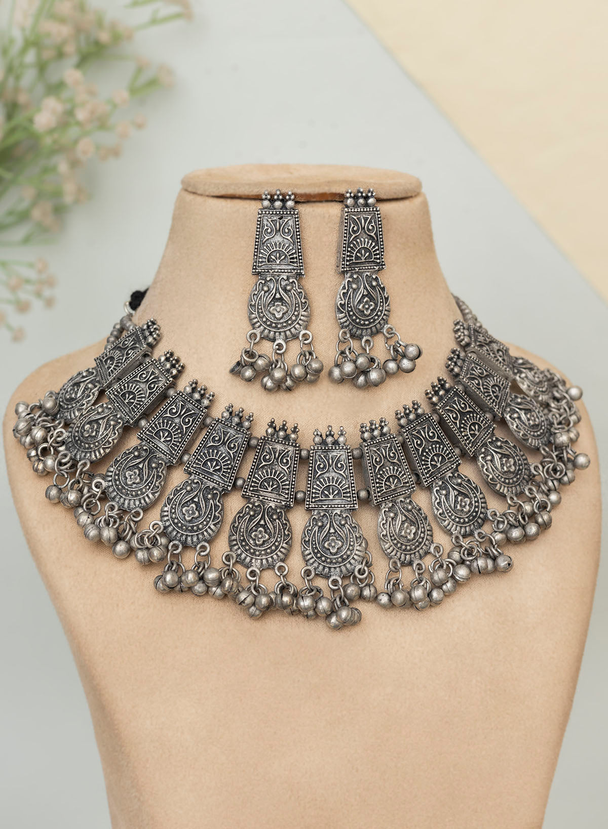 Venika Necklace Set
