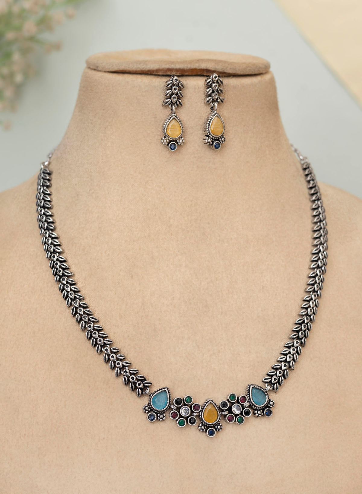 Revi Necklace Set