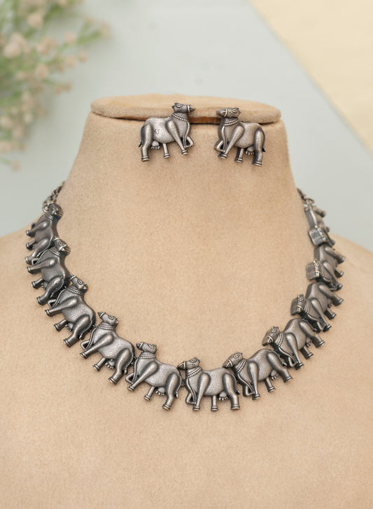 Nandi Necklace Set