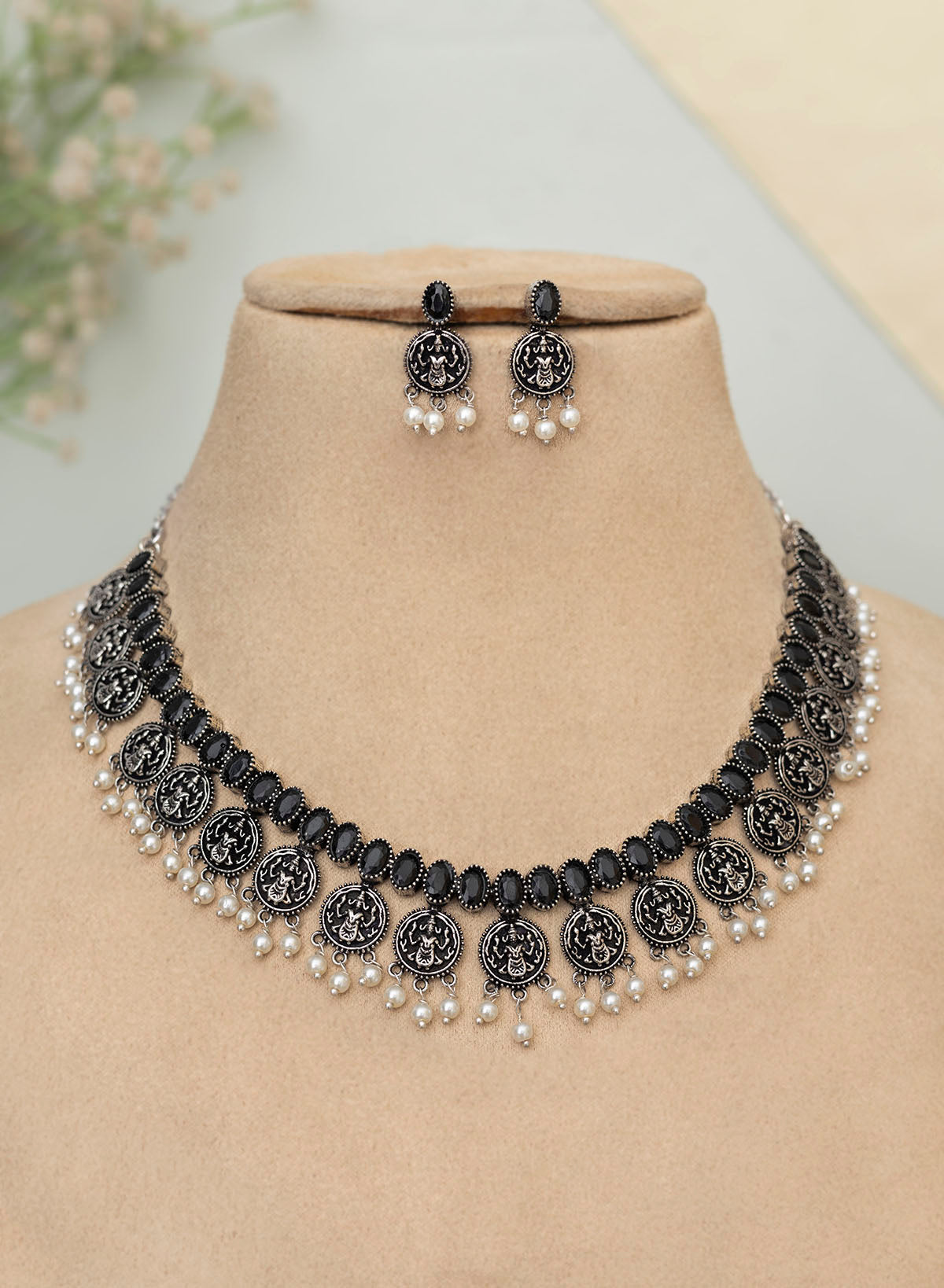 Rishikaa Necklace Set