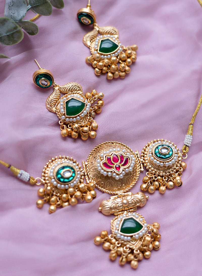 Insha necklace set