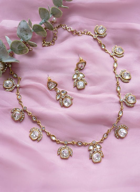 Lavinaa Necklace Set