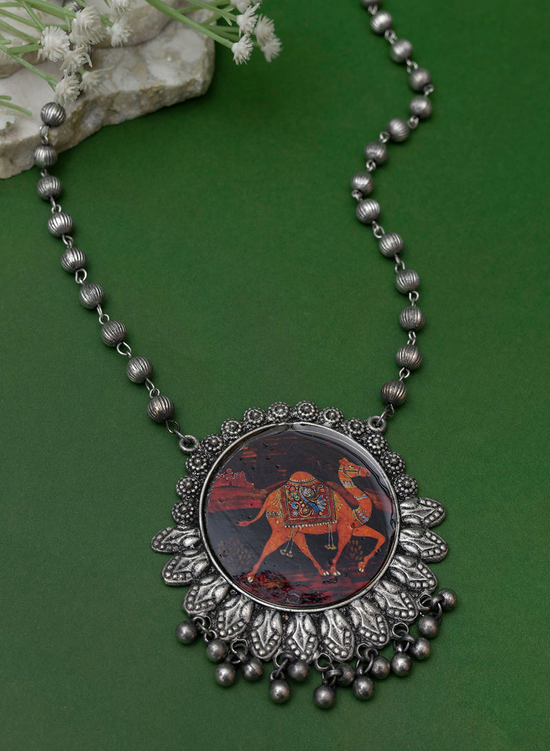 camel printed oxidised necklace