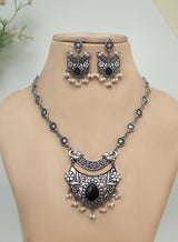 Saumya necklace set