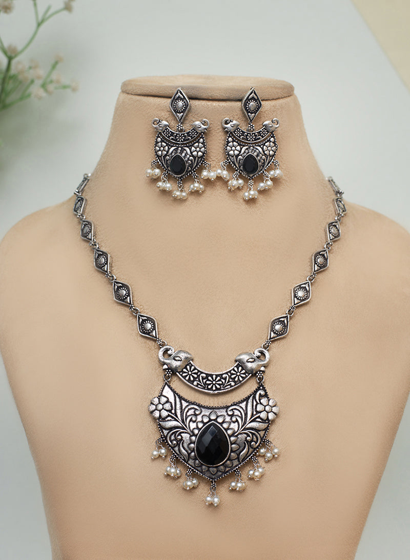 Saumya necklace set