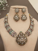 Ijaya Necklace Set