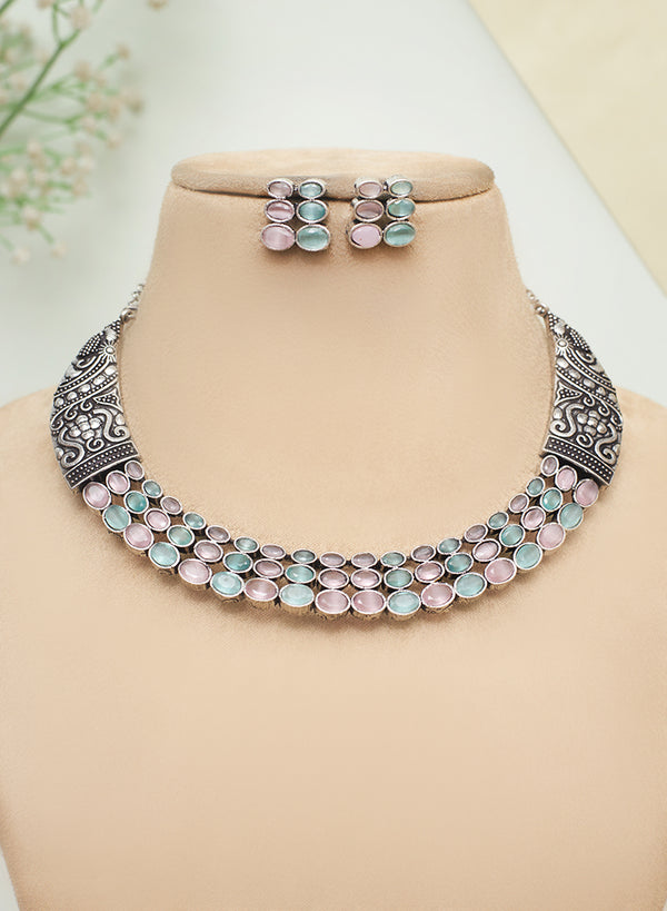 Vanthi necklace set