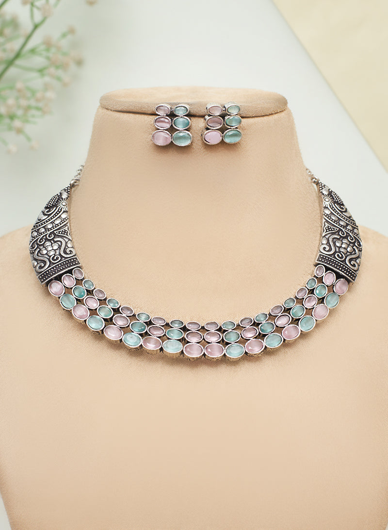 Vanthi necklace set