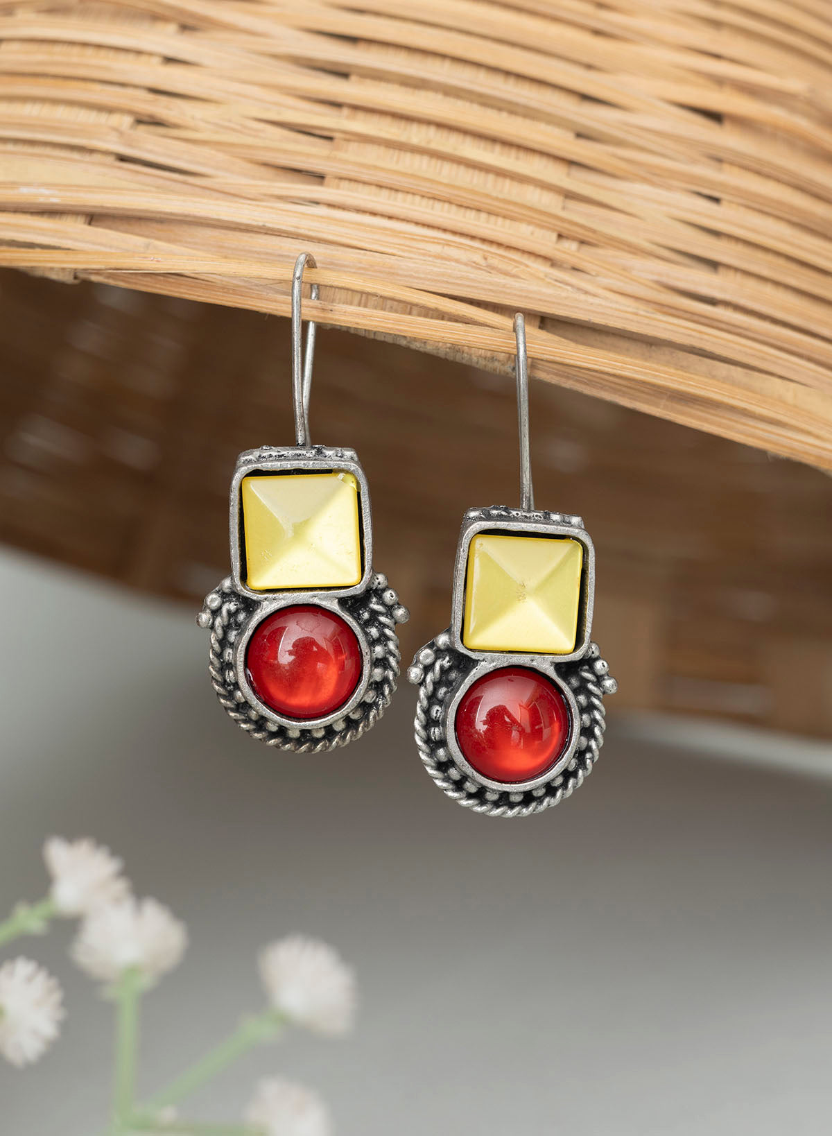 Varalika stone stud