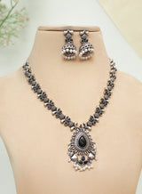 Shoyon necklace set