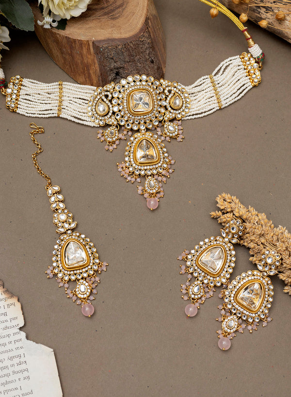 Praganya Necklace set with Maangtikka