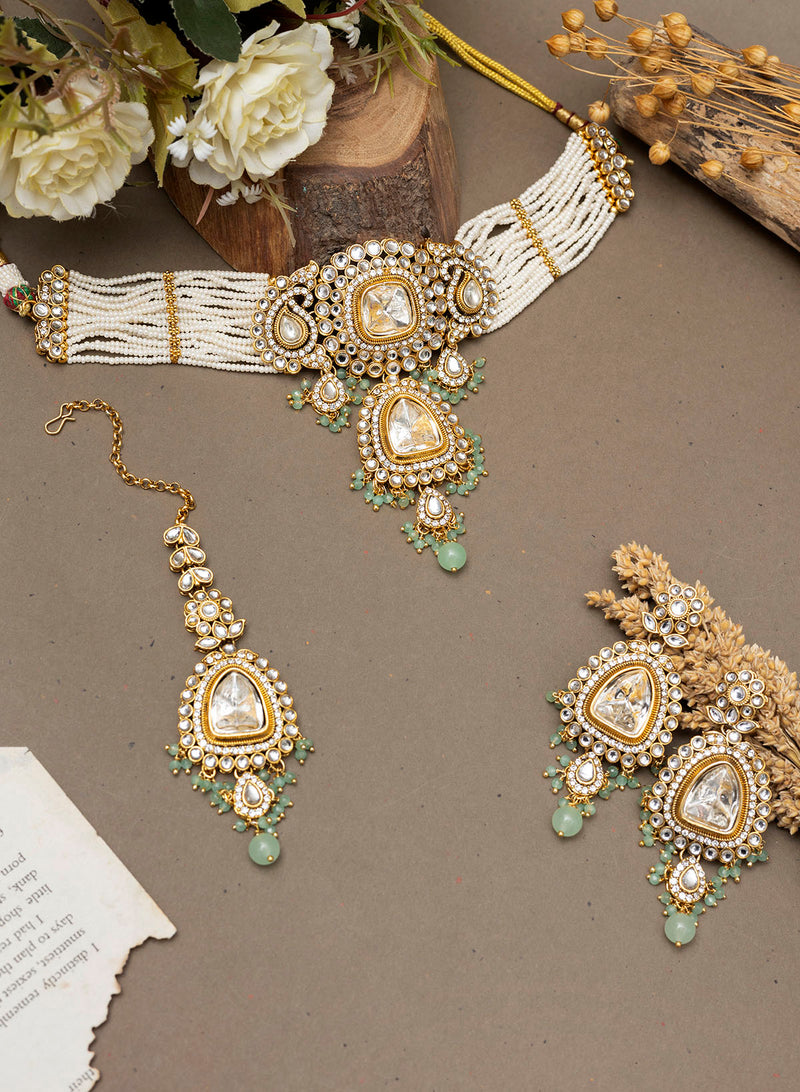 Praganya Necklace set with Maangtikka