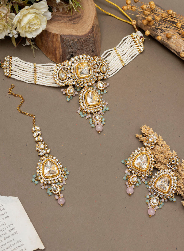 Praganya Necklace set with Maangtikka