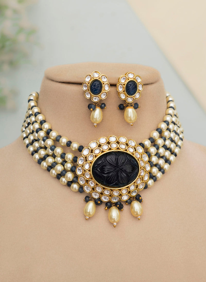 Nilashri stone choker