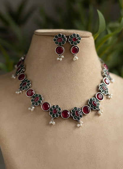 Omyaa Necklace Set