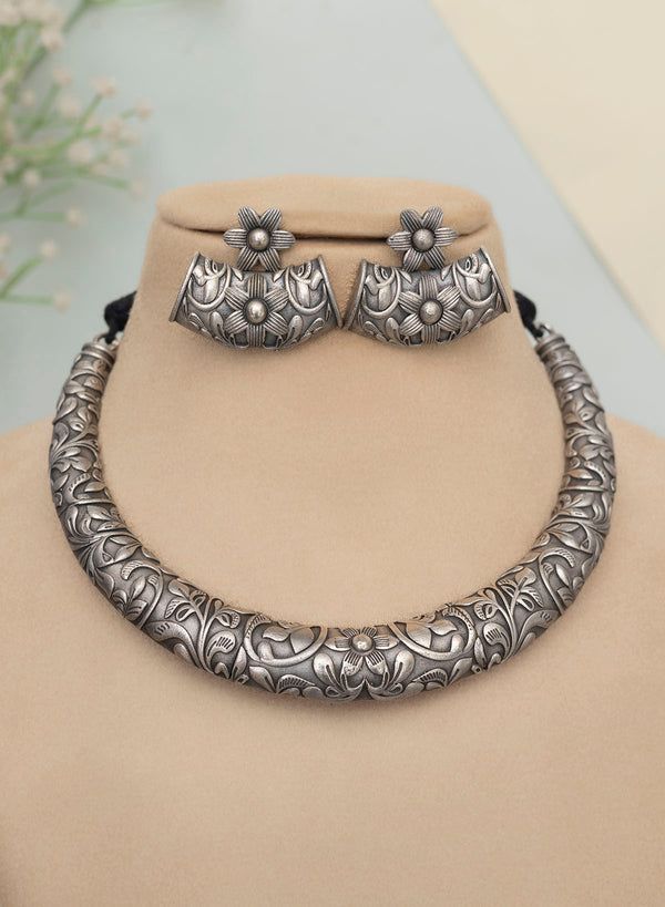 Suranvi Oxidised Choker set