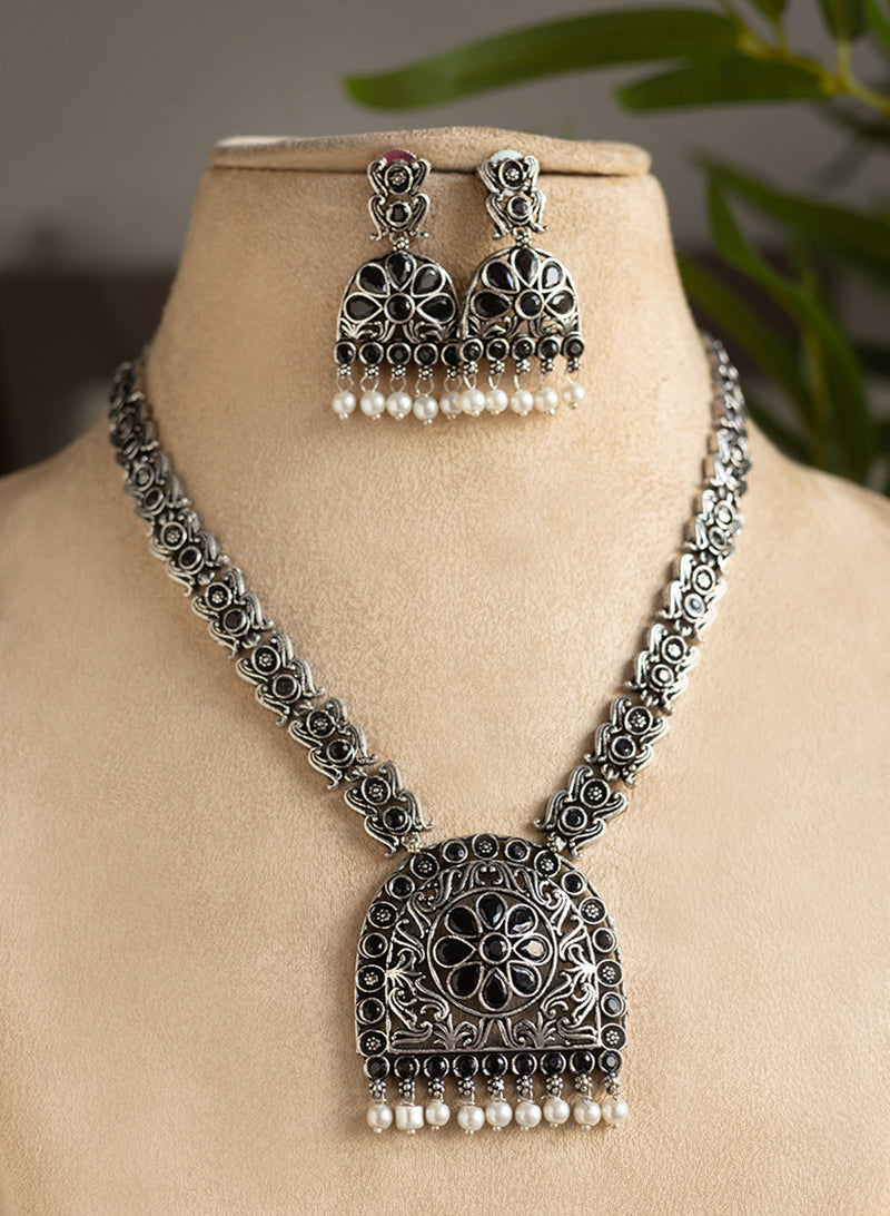 Doyel Necklace Set