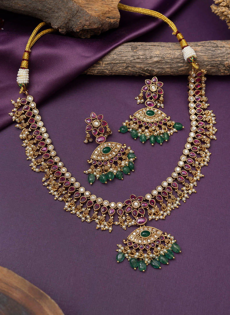 Navrani Necklace set