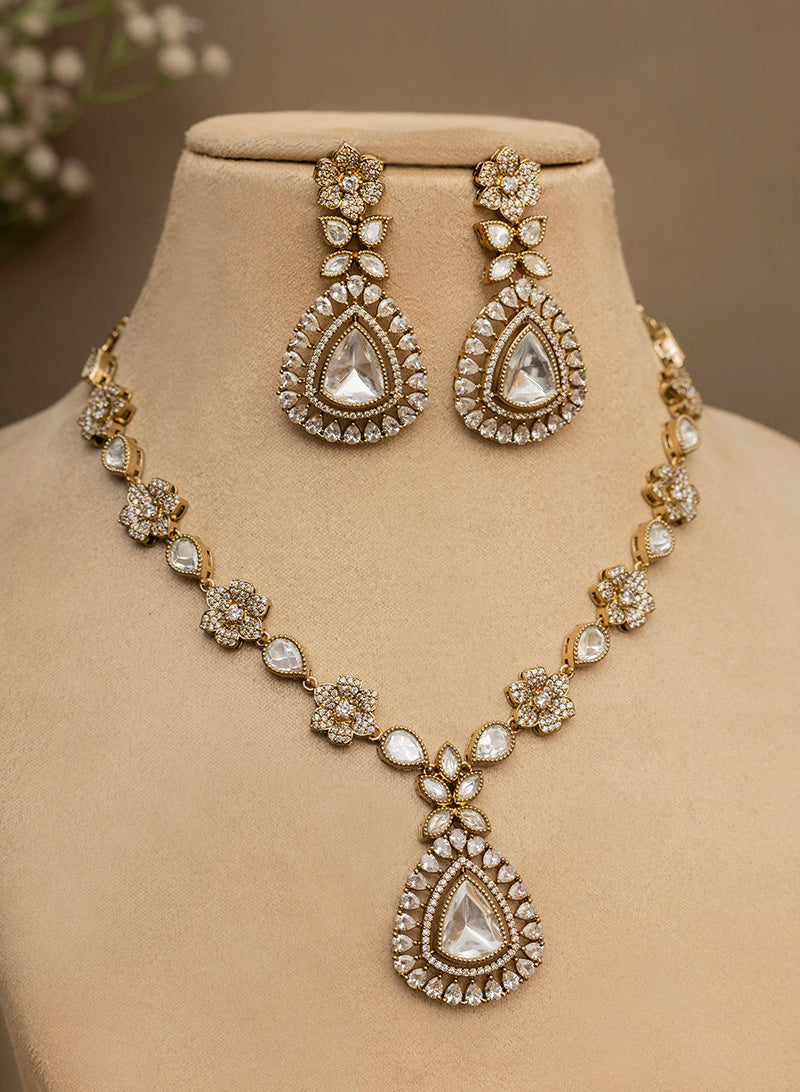 Akaasa Necklace Set